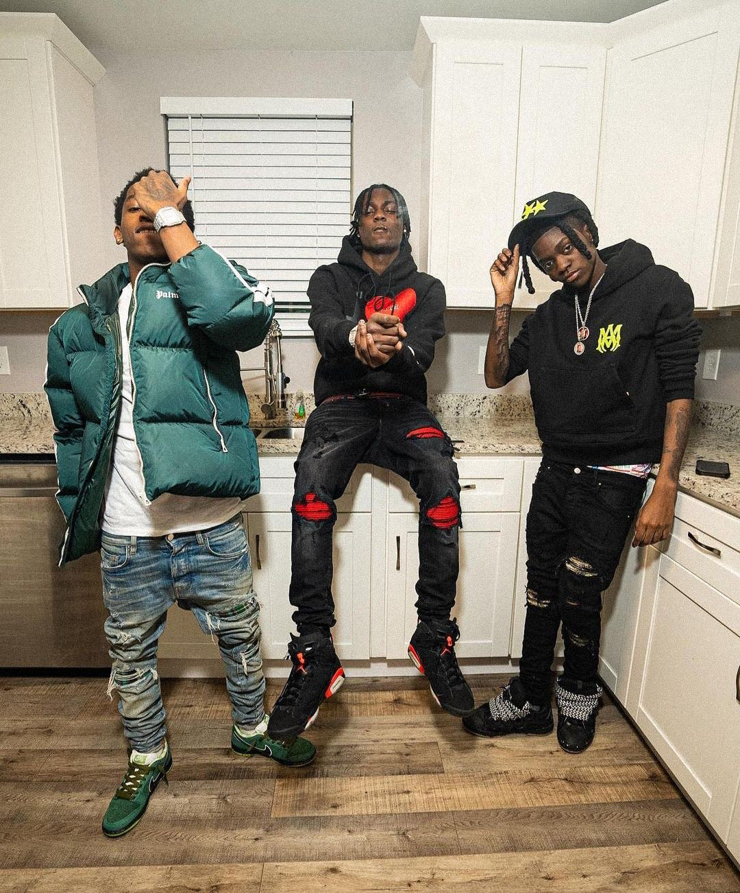 MX1 Distressed Jeans